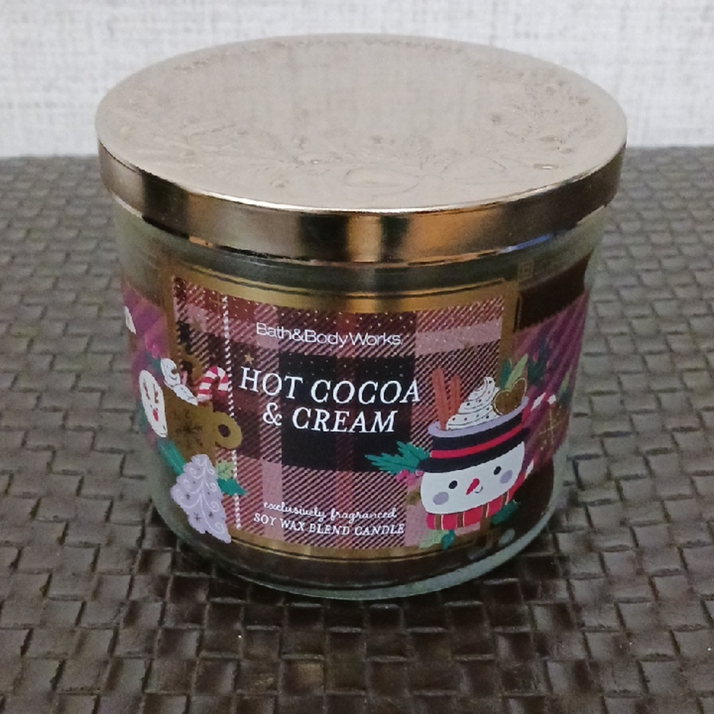 Bath & Body Works Hot Cocoa & Cream Candle with Gold Lid